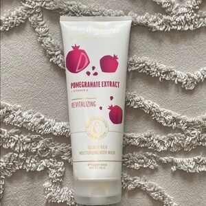 Bath & Body Works Pomegranate Extract Revitalizing Body Wash